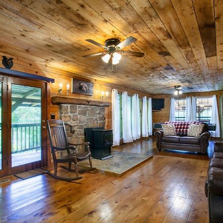Forest Home Hot Tub Fire Pit Pool Table Pigeon Forge Exterior photo