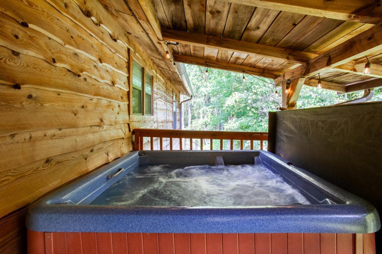 Forest Home Hot Tub Fire Pit Pool Table Pigeon Forge Exterior photo