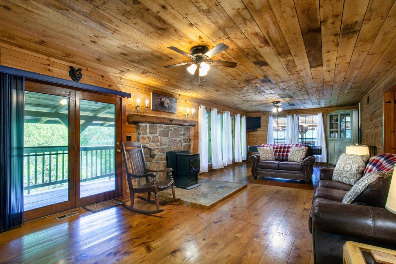 Forest Home Hot Tub Fire Pit Pool Table Pigeon Forge Exterior photo