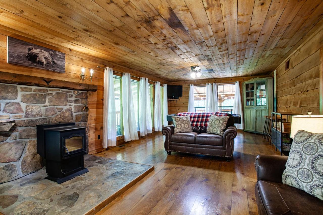 Forest Home Hot Tub Fire Pit Pool Table Pigeon Forge Exterior photo