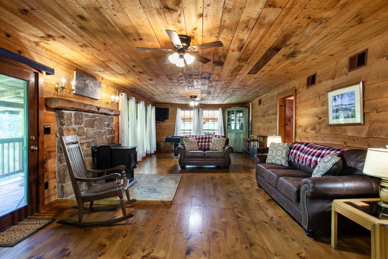 Forest Home Hot Tub Fire Pit Pool Table Pigeon Forge Exterior photo