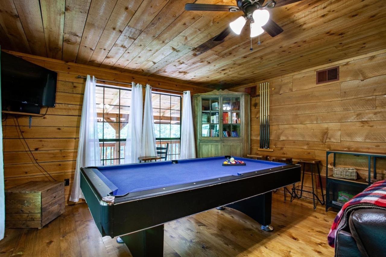 Forest Home Hot Tub Fire Pit Pool Table Pigeon Forge Exterior photo