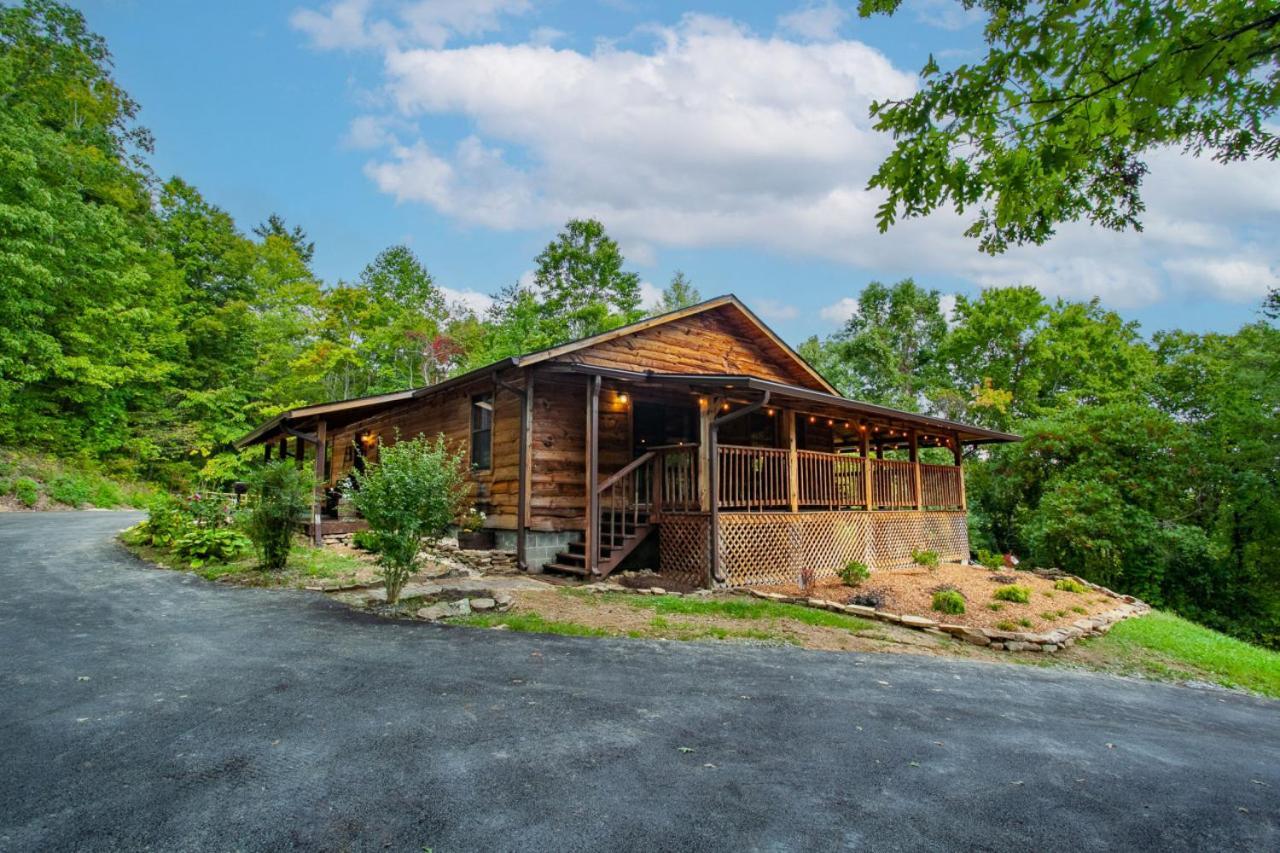 Forest Home Hot Tub Fire Pit Pool Table Pigeon Forge Exterior photo